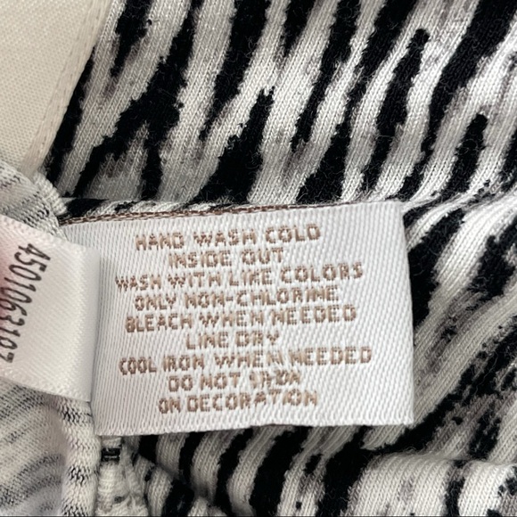 Chico’s Elastic waist black white short sleeve top - Picture 8 of 11